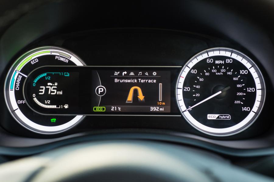 Панель приборов Kia Niro First Edition 2016 года  (UK) (фото 2 из 23)